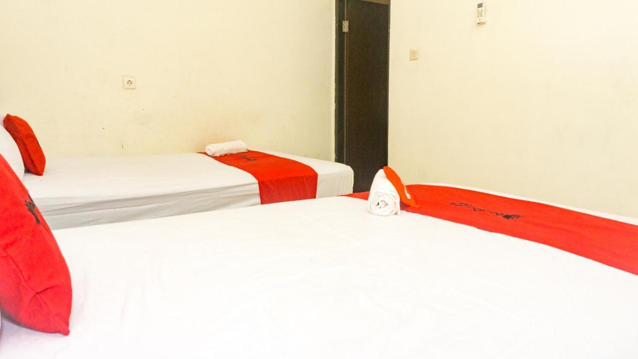 Hotel Reddoorz Near Sentani Airport Jayapura Extérieur photo
