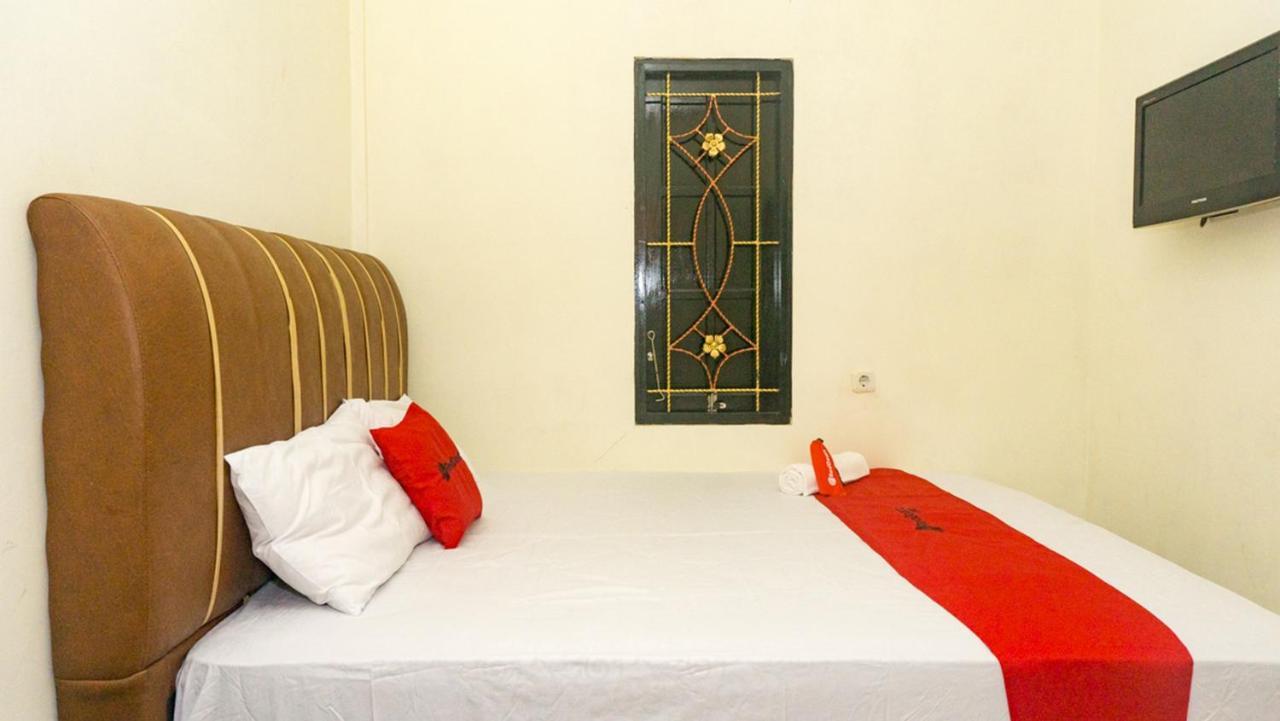 Hotel Reddoorz Near Sentani Airport Jayapura Extérieur photo