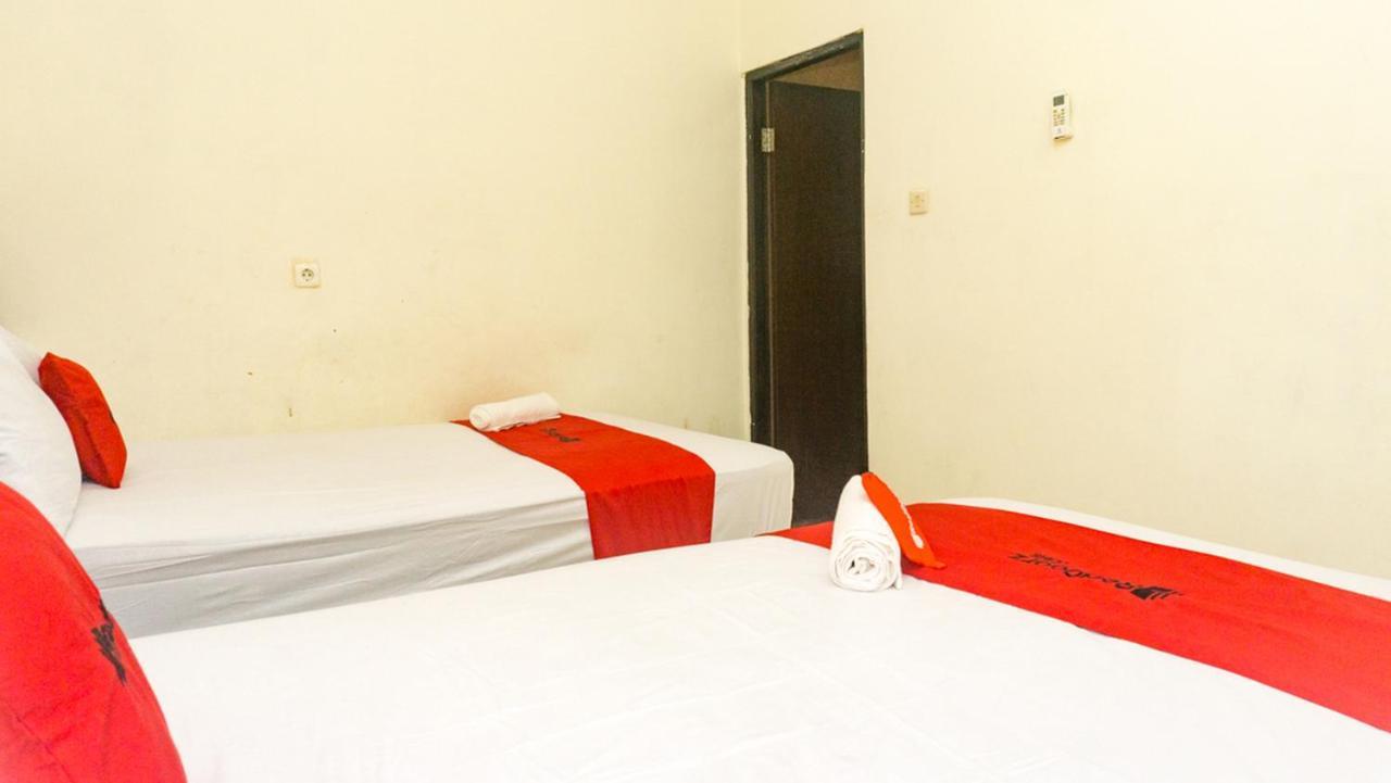 Hotel Reddoorz Near Sentani Airport Jayapura Extérieur photo