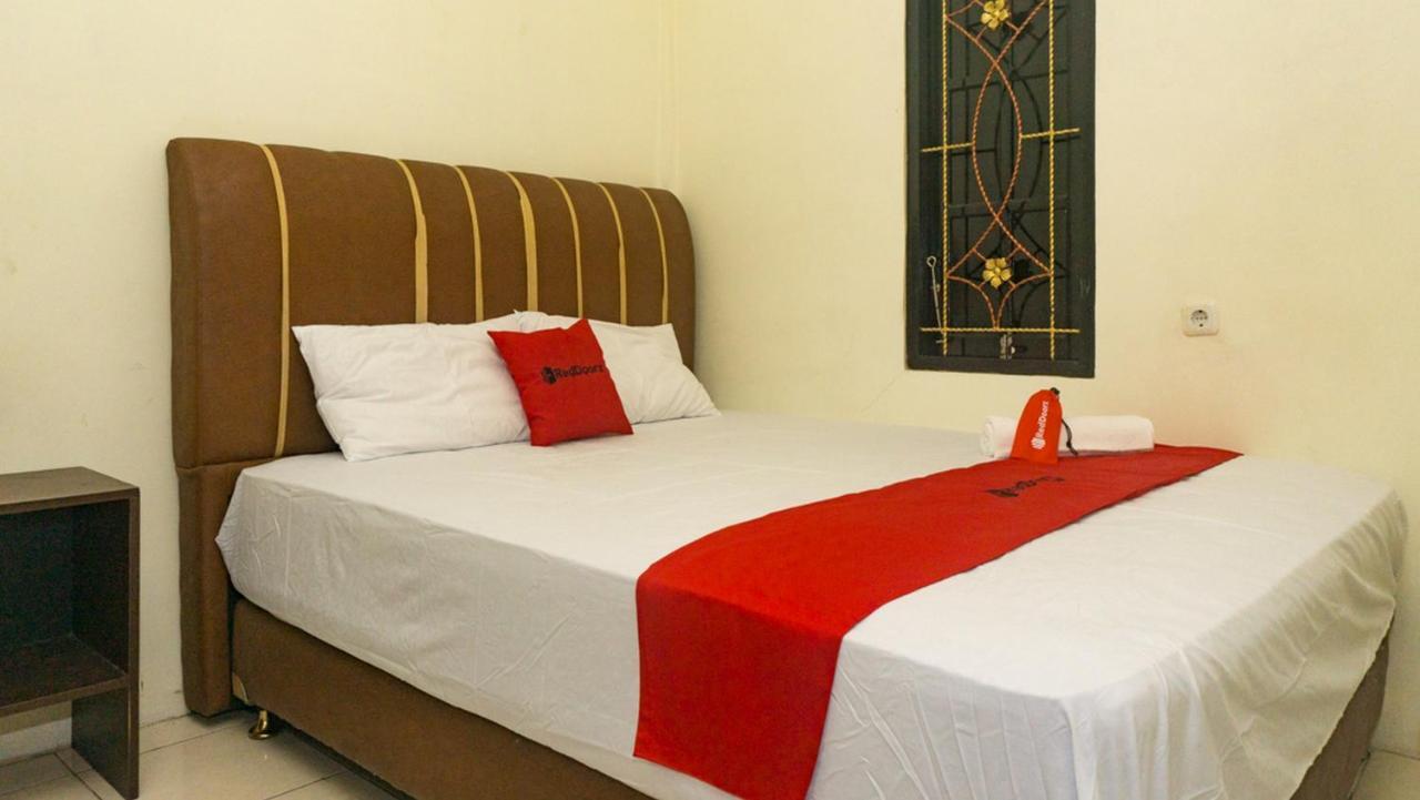 Hotel Reddoorz Near Sentani Airport Jayapura Extérieur photo