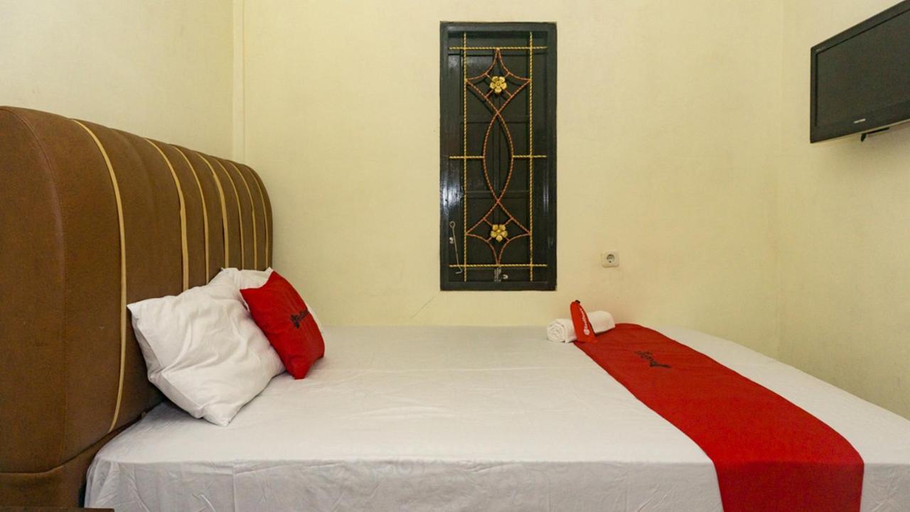 Hotel Reddoorz Near Sentani Airport Jayapura Extérieur photo