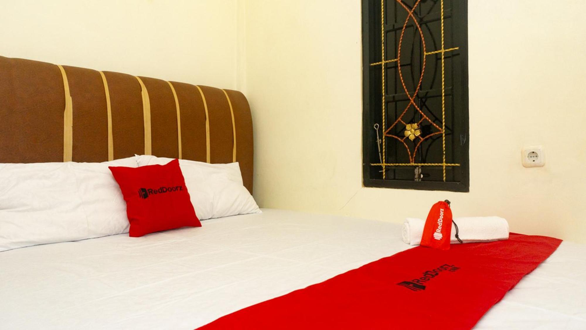 Hotel Reddoorz Near Sentani Airport Jayapura Extérieur photo
