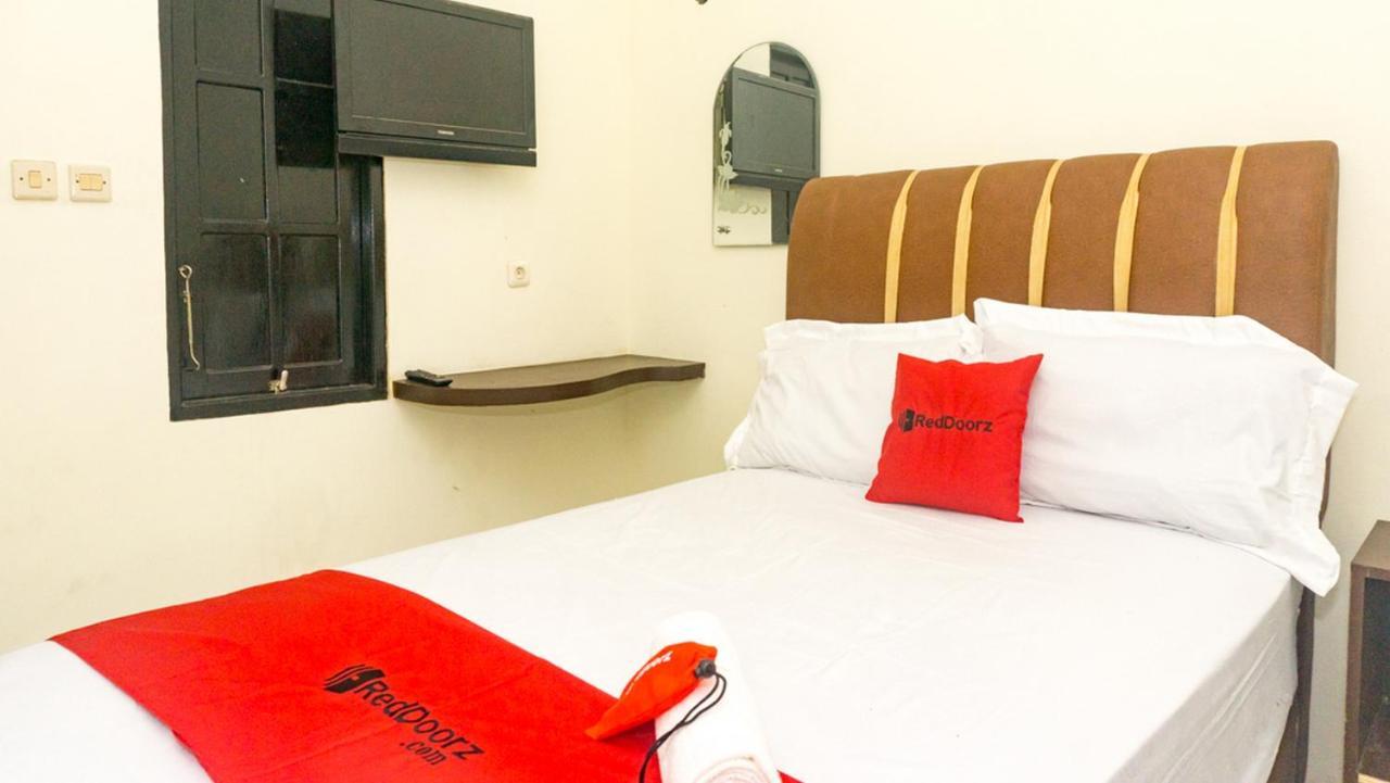 Hotel Reddoorz Near Sentani Airport Jayapura Extérieur photo